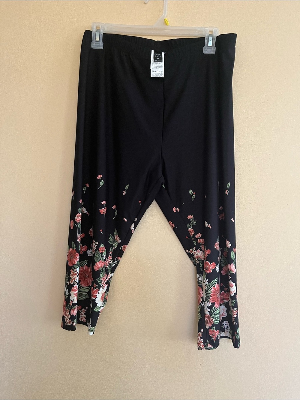Emery Rose Print Capri Leggings size XL